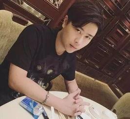 娱乐吃瓜直播间007主播,007主播带你领略娱乐吃瓜界的风云变幻  第2张